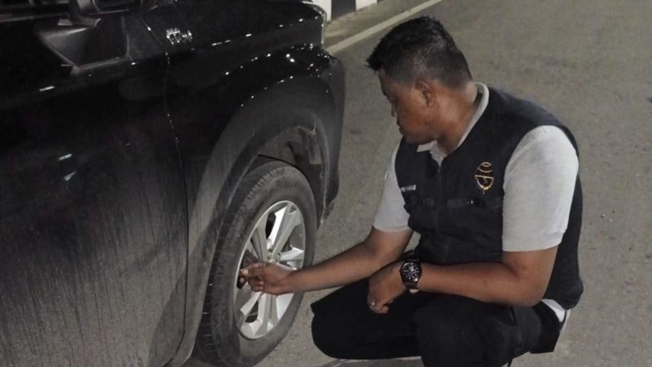 Dinas Perhubungan Kota Kendari gencar melakukan penindakan dengan menggembosi ban kendaraan yang parkir sembarangan di kawasan Eks MTQ dan depan RS Kota Kendari, sebagai upaya tegas dalam Penertiban Parkir Liar.