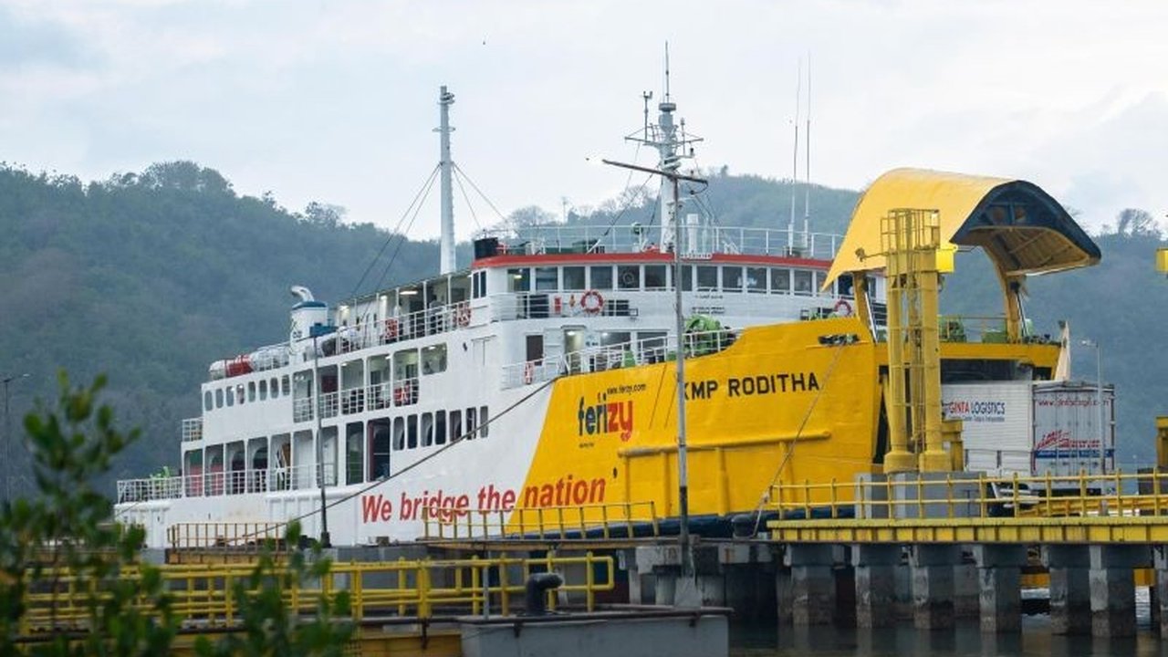 PT ASDP Indonesia Ferry (Persero) meningkatkan kewaspadaan terhadap cuaca ekstrem di Selat Bali, memastikan keselamatan pelayaran dan kelancaran arus kendaraan jelang libur panjang Idul Adha.