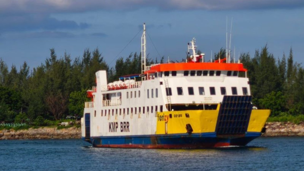PT ASDP Indonesia Ferry (Persero) bersama Pemprov Aceh memperkuat Jalur Logistik Aceh di wilayah barat Indonesia melalui pengoperasian lintasan penyeberangan Jakarta–Malahayati, menjanjikan efisiensi distribusi dan dorongan ekonomi.