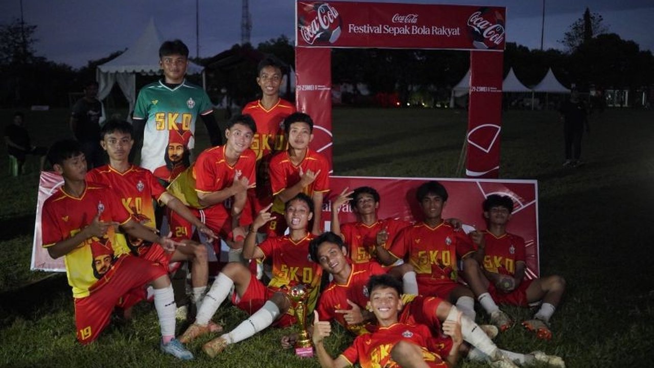 Ratusan pegiat sepak bola usia muda meramaikan Festival Sepak Bola Rakyat Makassar, hadirkan turnamen, seminar, hingga bazaar UMKM, semarakkan euforia Piala Dunia 2026 di Sulawesi Selatan.