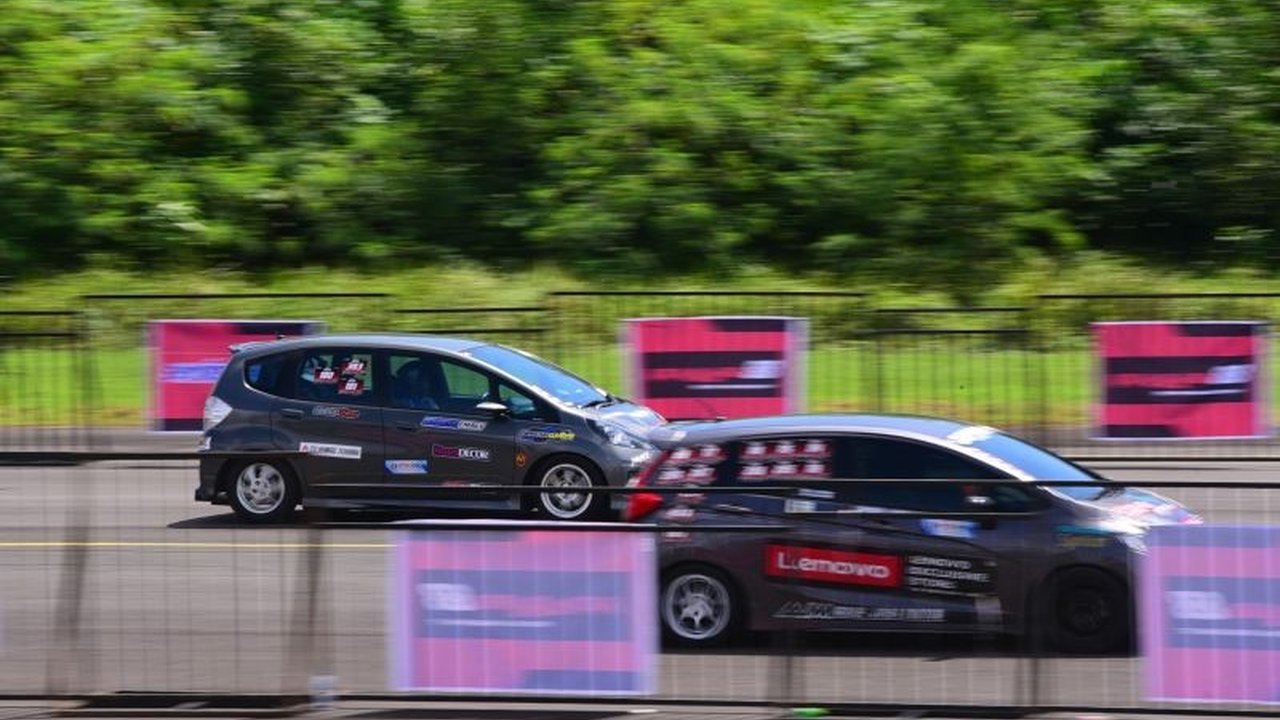 Pembalap reli nasional Rifat Sungkar mengungkapkan kekagumannya terhadap besarnya potensi pembalap drag race Sulsel, terutama setelah melihat antusiasme ribuan peserta di Kejuaraan Nasional Drag Race Seri II.
