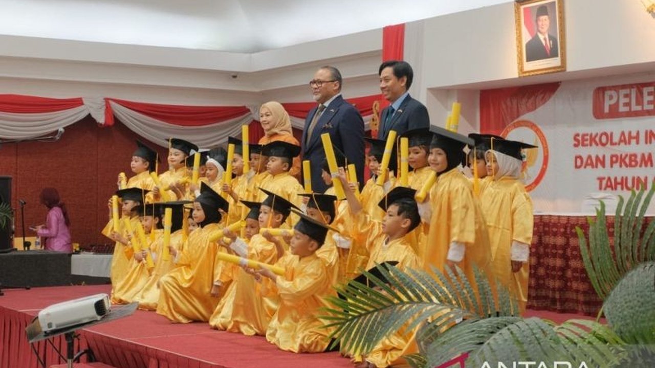 Duta Besar RI menyoroti peran vital guru SIKL sebagai pionir dalam memajukan Pendidikan Anak Indonesia di Malaysia, menegaskan komitmen KBRI terhadap masa depan generasi bangsa.