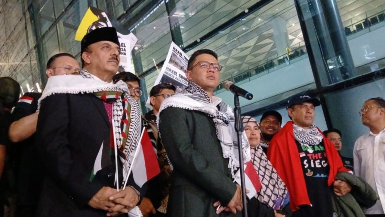 Pemerintah Indonesia mengecam keras tindakan Israel yang menahan relawan Global Sumud Flotilla (GSF) 2.0, menegaskan insiden ini sebagai pelanggaran hukum internasional dan berhasil memulangkan sembilan WNI.