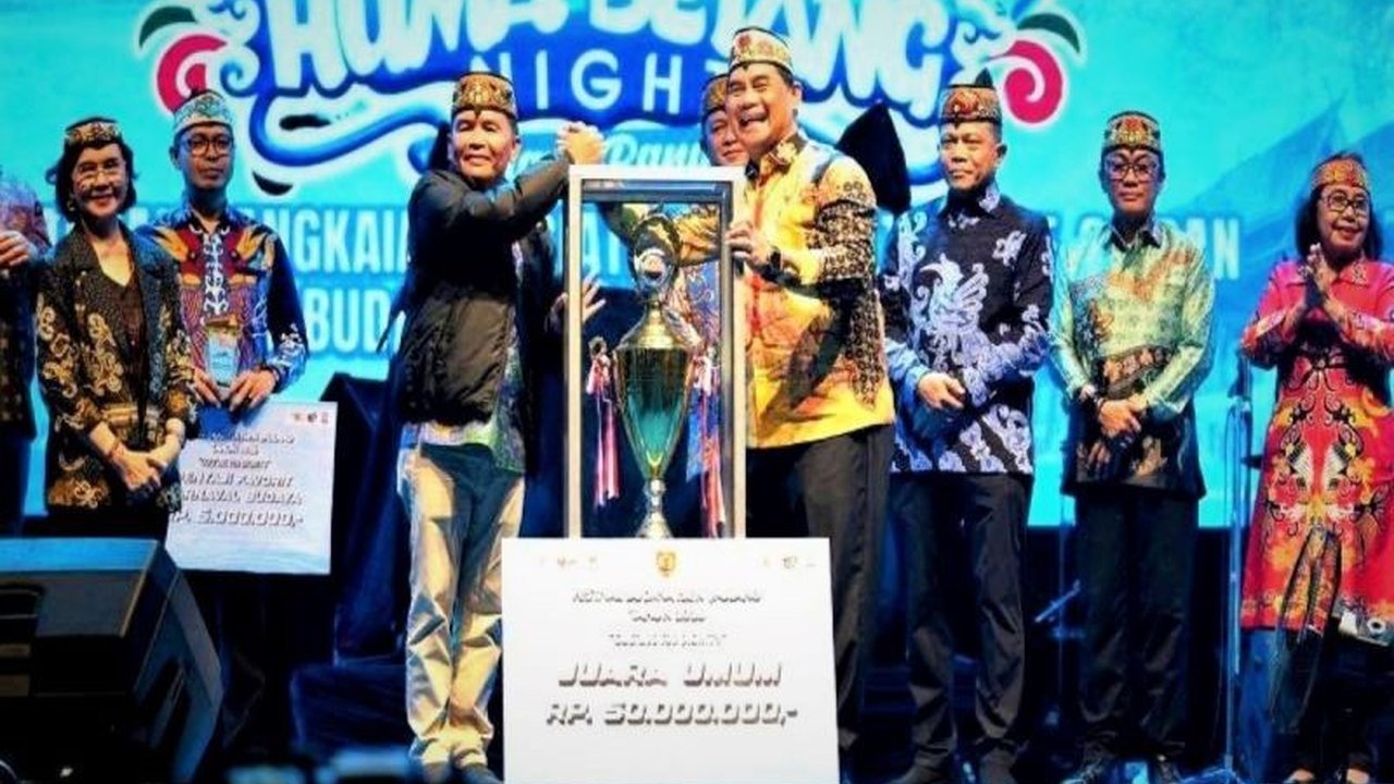 Kabupaten Barito Utara berhasil meraih predikat Juara Umum Festival Budaya Isen Mulang (FBIM) 2026, sebuah pencapaian bersejarah yang membanggakan masyarakat Bumi Iya Mulik Bengkang Turan.