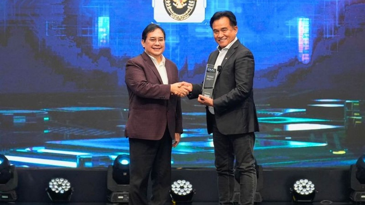 Kemenko Kumham Imipas meraih penghargaan Best Integrated Digital Innovation for Public Service dalam Digital Innovation Awards 2026, bukti komitmen transformasi digital pelayanan publik.