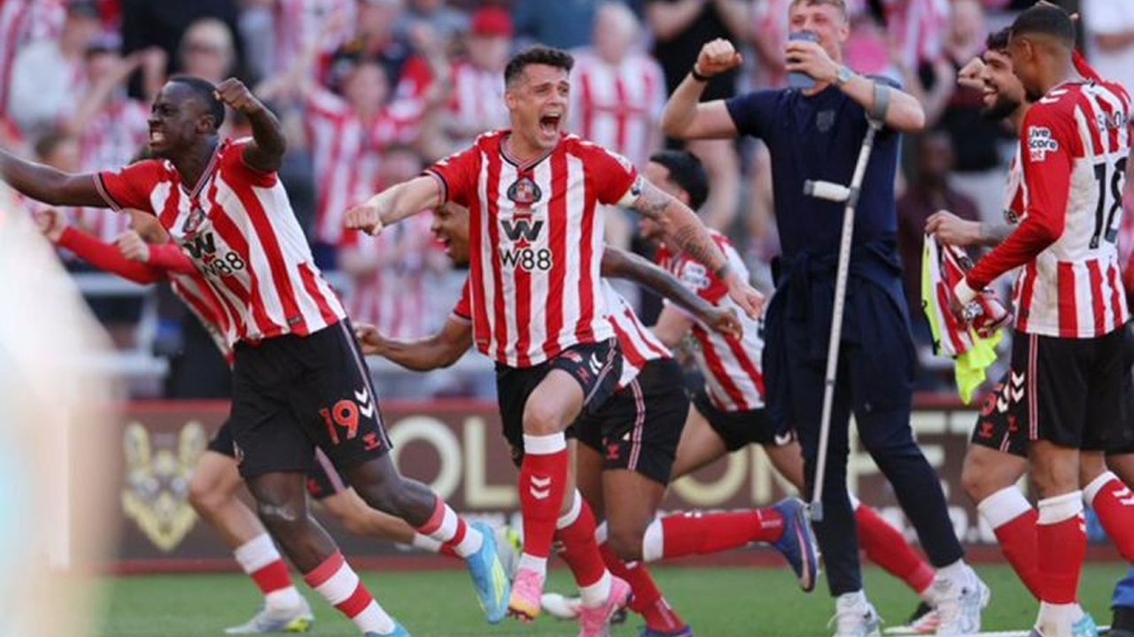 Kekalahan 1-2 dari Sunderland di pekan terakhir Liga Inggris 2025/26 memastikan Chelsea absen kompetisi Eropa musim depan, mengakhiri harapan The Blues.
