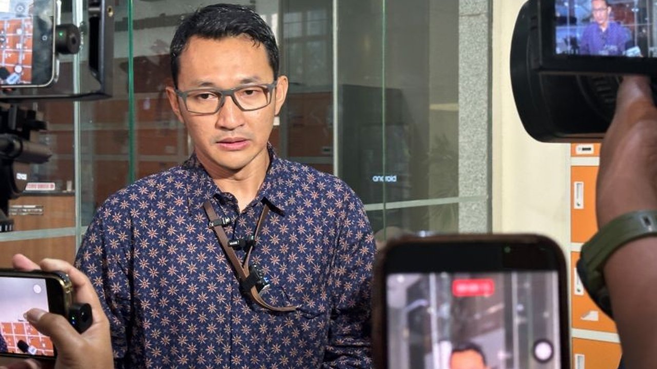 Komisi Pemberantasan Korupsi (KPK) terus mendalami kasus dugaan korupsi di Pengadilan Negeri Depok, dengan memeriksa sejumlah mantan pejabat dan pegawai pengadilan terkait permohonan eksekusi riil PT Karabha Digdaya, anak usaha Kementerian Keuangan.