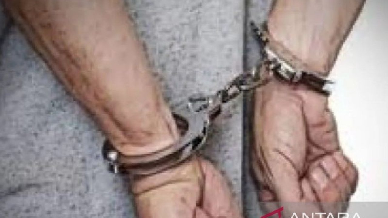 Pelaku Pembunuhan Penjual Ikan Gowa berinisial JL berhasil dibekuk polisi. Motif dendam lama terungkap dalam kasus sadis yang menghebohkan warga ini.