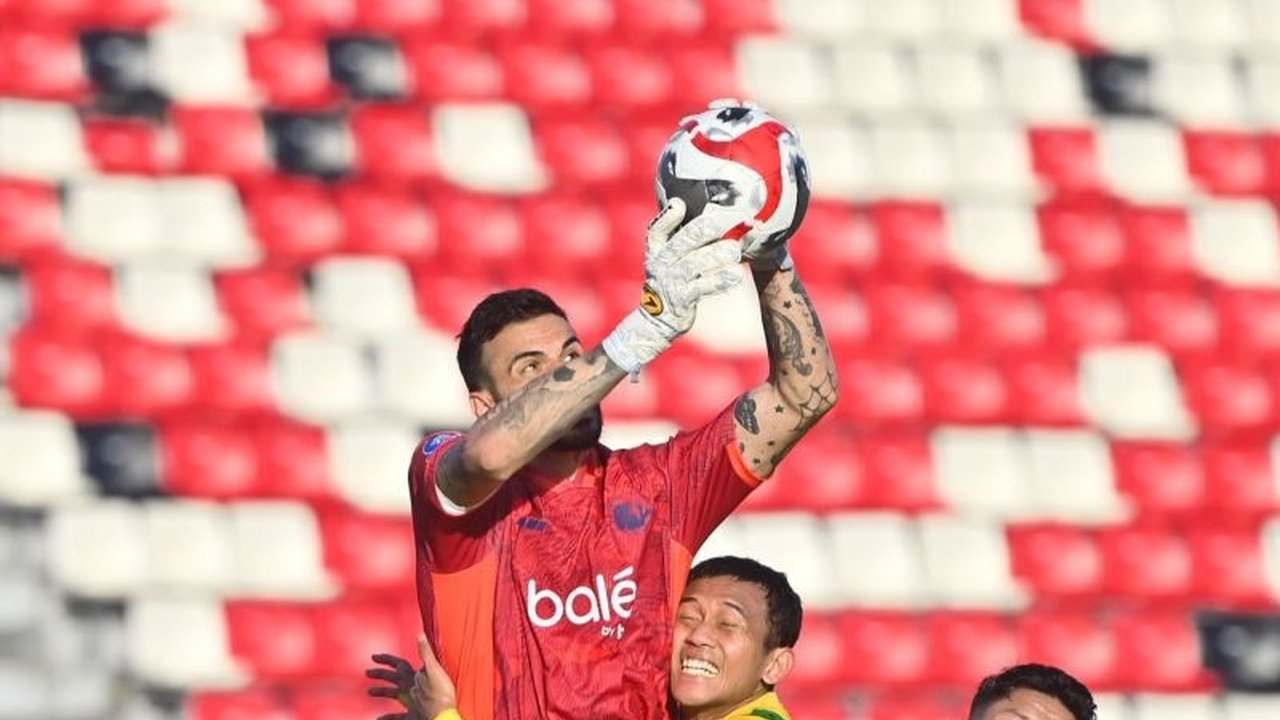 Arema FC resmi berpisah dengan kiper andalannya, Lucas Frigeri, setelah kontrak tidak diperpanjang per 25 Mei 2026, mengakhiri dua musim penuh dedikasi.