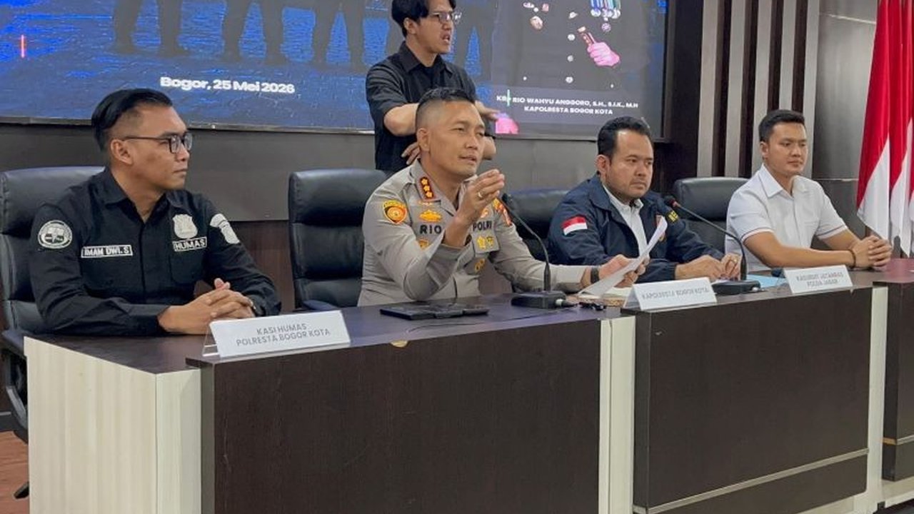Polresta Bogor Kota berhasil mengungkap motif dan kronologi di balik kasus pembunuhan Tol Yasmin, di mana pelaku MF (26) membuang jasad korban AA (25) dari flyover karena bingung dan korban masih bergerak.
