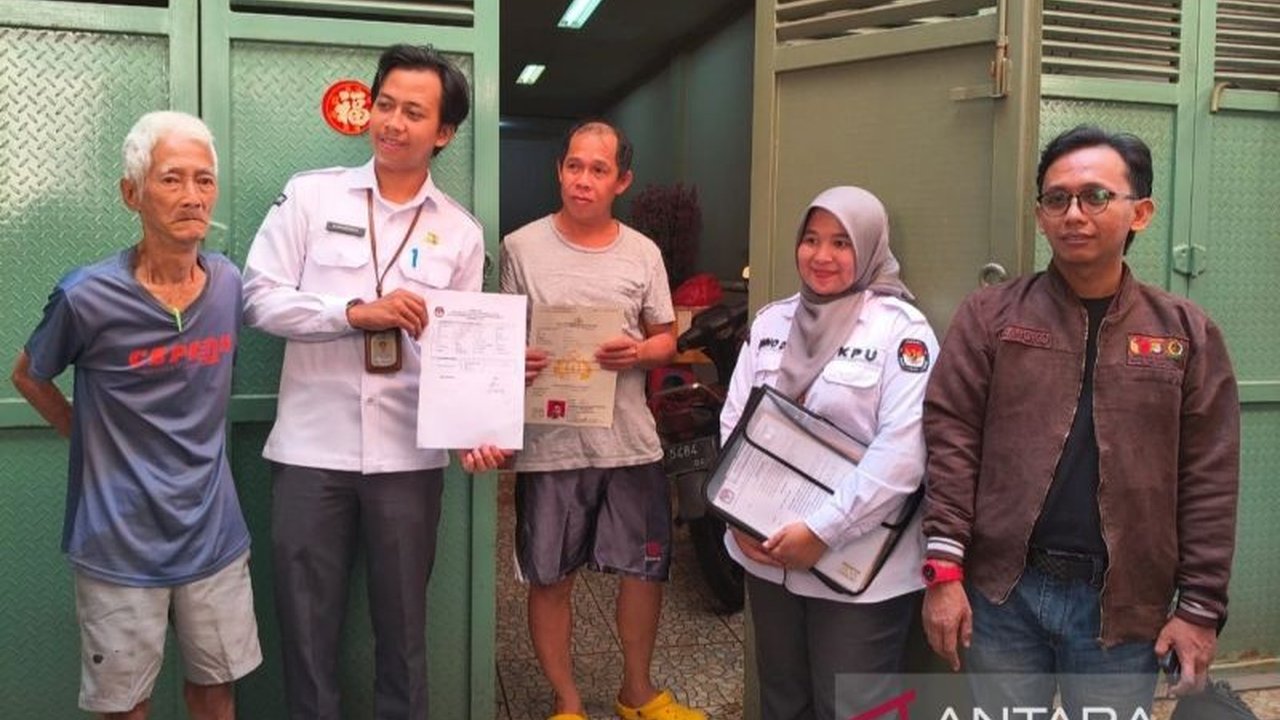 Komisi Pemilihan Umum (KPU) Jakarta Barat gencar melakukan Pencocokan dan Penelitian Terbatas (Coktas) demi Pembaruan Data Pemilih yang akurat. Proses ini krusial untuk memastikan Daftar Pemilih Tetap (DPT) bersih dari potensi data fiktif atau tidak valid