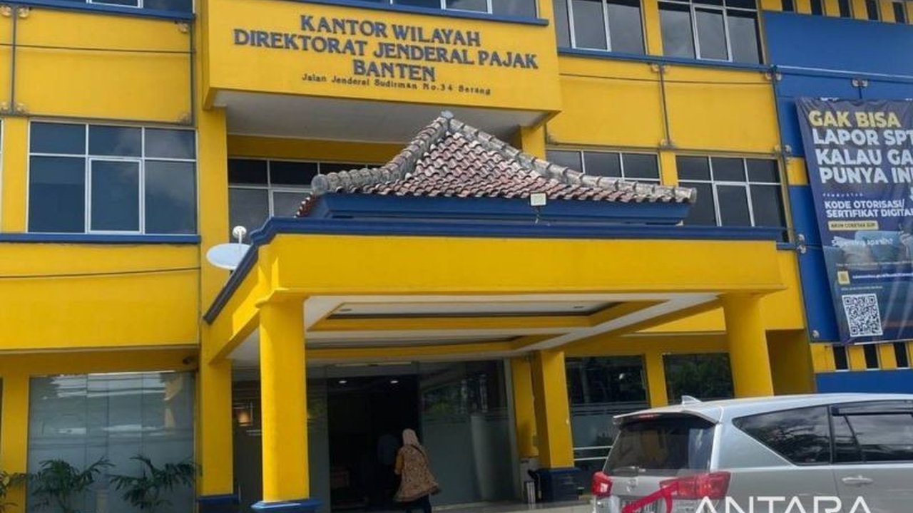 Aktivitas ekonomi yang menggeliat di Provinsi Banten mendorong pertumbuhan penerimaan pajak Banten sebesar 13,5 persen, mencapai Rp25,02 triliun hingga April 2026. Simak detailnya!