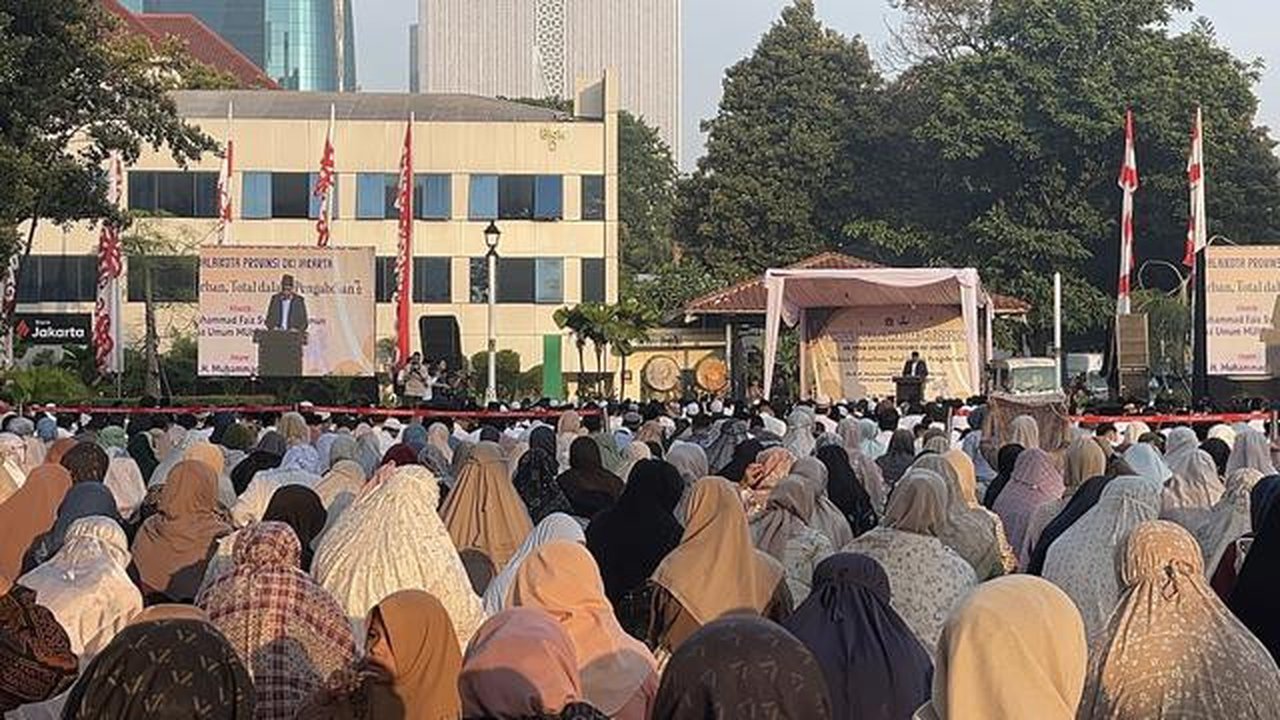 Pemerintah Provinsi (Pemprov) DKI Jakarta menggelar pelaksanaan Salat Idul Adha 1447 Hijriah di halaman Balai Kota DKI, Jakarta Pusat, Rabu (27/5/2026). (Liputan6/Winda Nelfira)