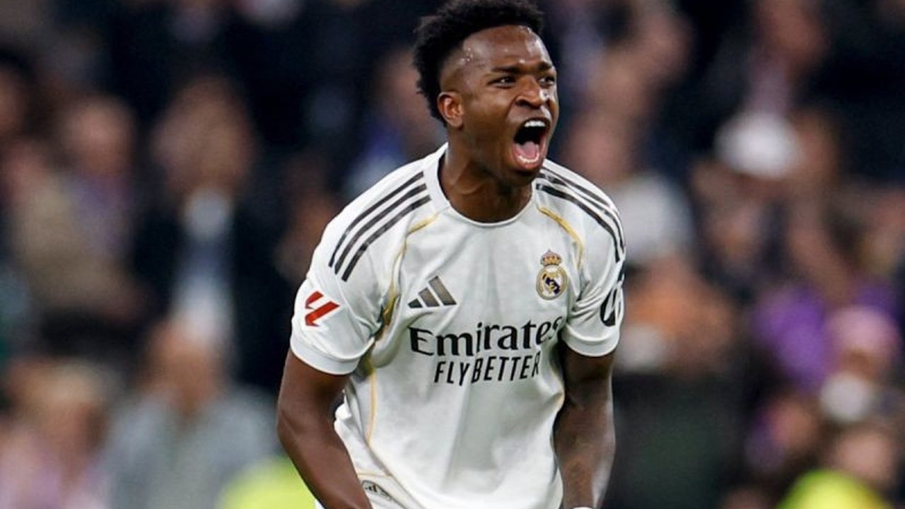 Vinicius Junior, bintang Real Madrid, menegaskan komitmennya yang mendalam kepada Los Blancos. Ia tak bisa membayangkan bermain di klub lain, dan bertekad bertahan seumur hidup. Simak pengakuannya.