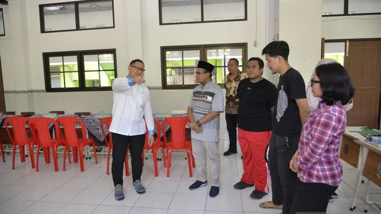 Dinas Pendidikan Jawa Timur mengerahkan 7.212 operator dan tim helpdesk untuk memastikan kelancaran layanan pengambilan Personal Identification Number (PIN) Sistem Penerimaan Murid Baru (SPMB) 2026, menghindari antrean panjang dan kepanikan calon peserta.