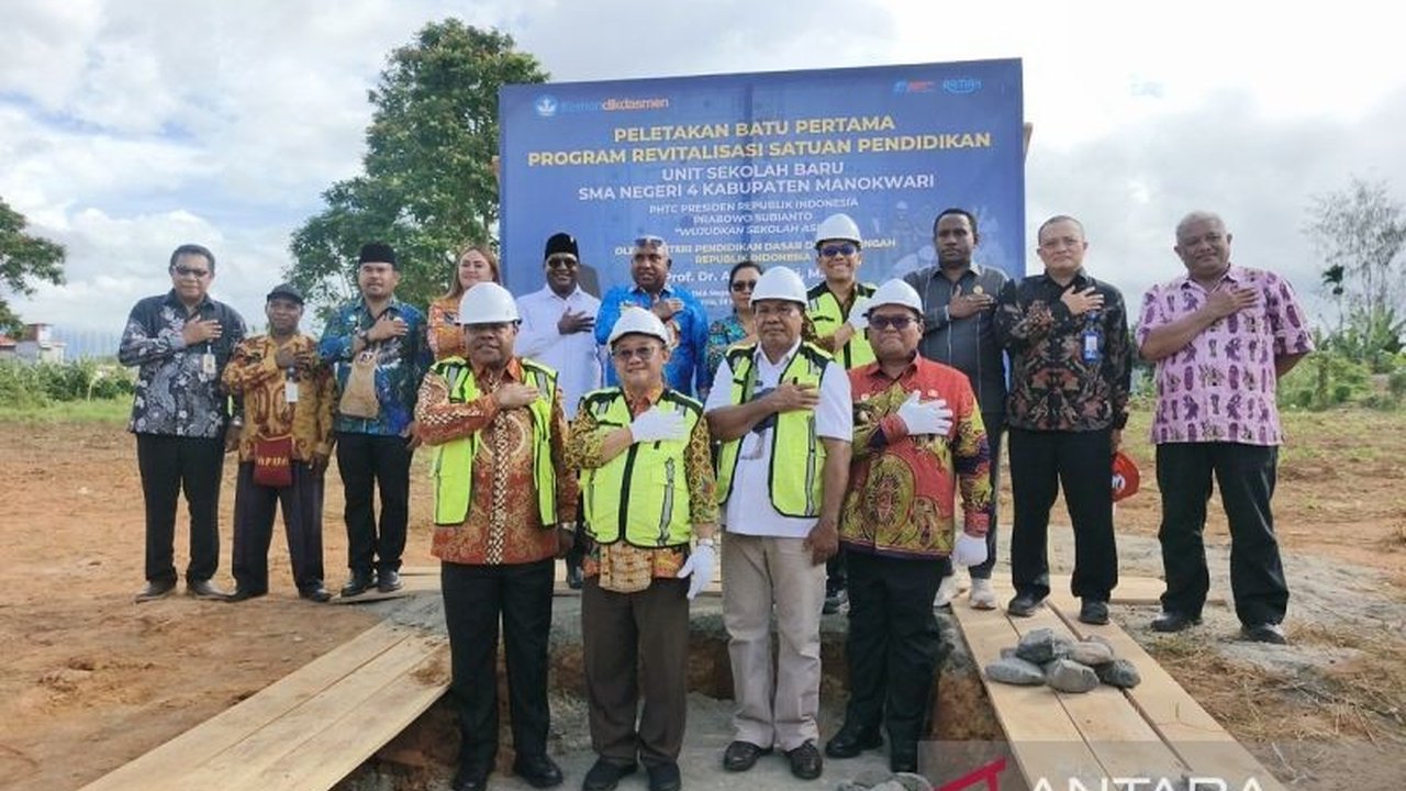 Pemerintah mengalokasikan anggaran sebesar Rp8,1 miliar untuk Pembangunan SMAN 4 Manokwari, Papua Barat, dengan target rampung enam bulan dan melibatkan masyarakat lokal.