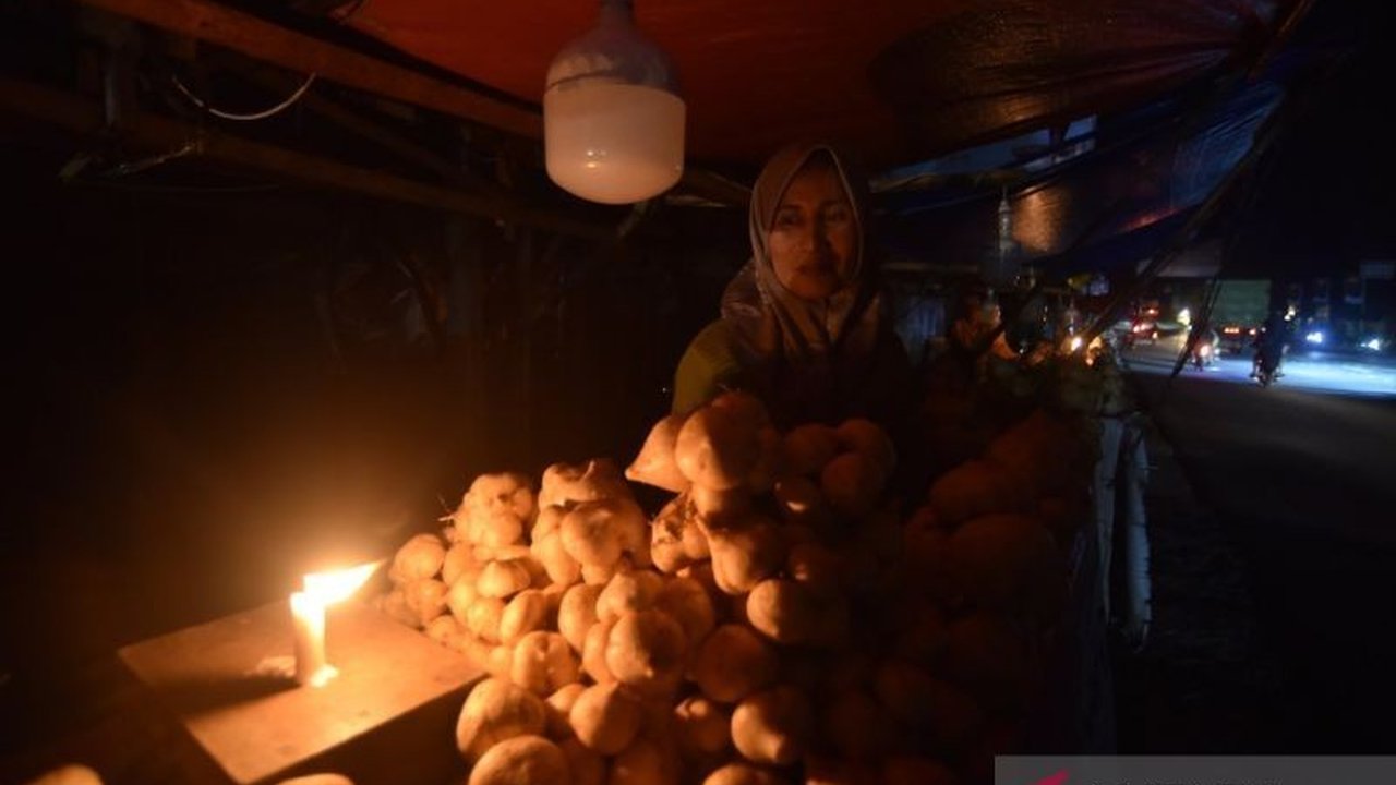 Insiden blackout di Sumatra menjadi sorotan utama, mengingatkan pentingnya Penguatan Transmisi Sumatra untuk menjaga pasokan listrik dan mencegah gangguan meluas di masa depan.