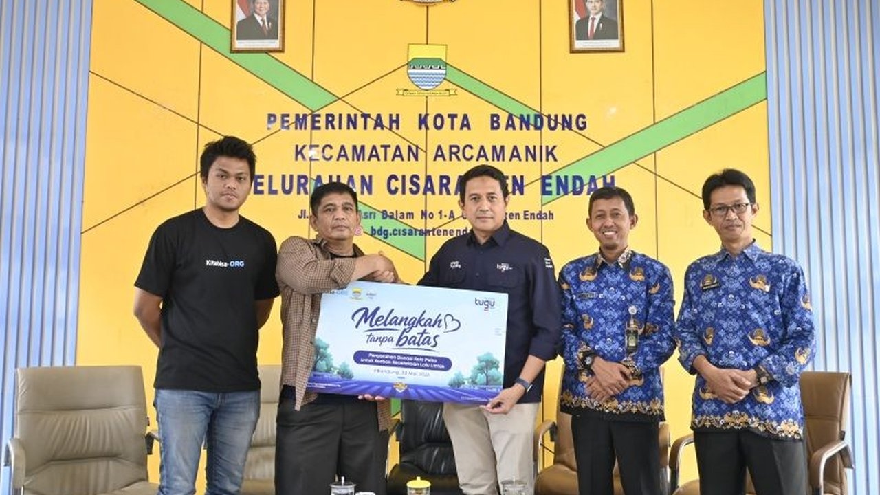 Tugu Insurance, anak usaha Pertamina, menyalurkan bantuan kaki palsu kepada 40 korban kecelakaan lalu lintas. Program ini hadirkan harapan baru dan semangat 'Melangkah Tanpa Batas'.