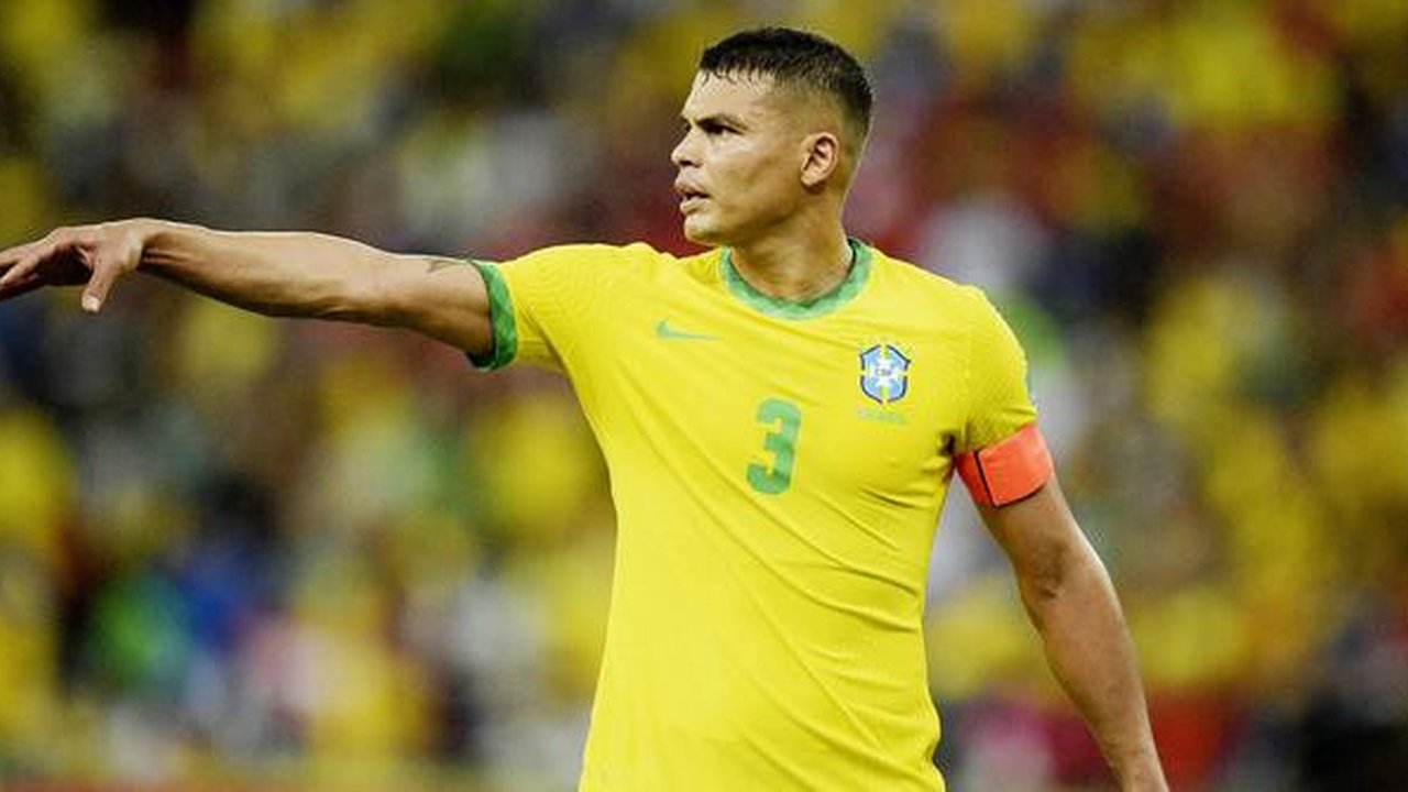 Thiago Silva yang menjabat Kapten Timnas Brasil ini sudah kenyang pengalaman di kompetisi ajang internasional. Tampil disiplin dan mampu membuat keputusan penting di lini belakang membuat bek