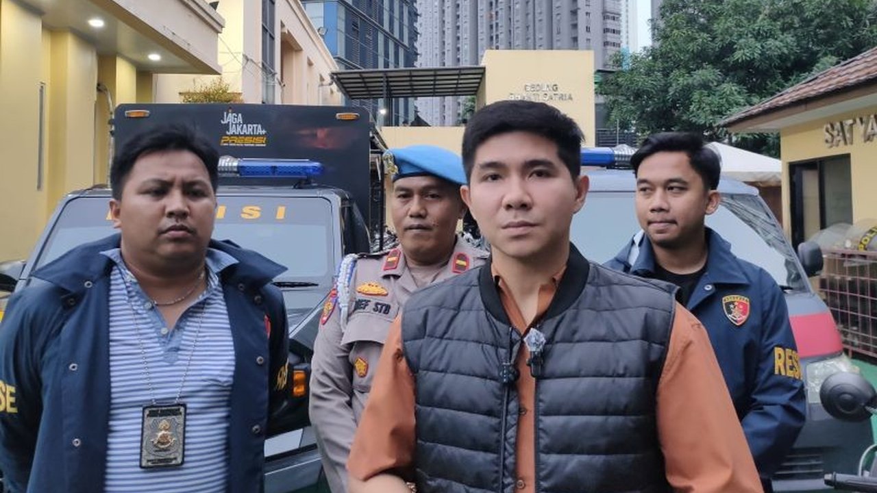 Polisi berhasil membekuk seorang pencuri sepeda motor berinisial AG yang telah meresahkan warga Jakarta Barat. Pelaku diketahui beraksi di tiga TKP berbeda di Tambora, menggunakan modus operandi khusus.