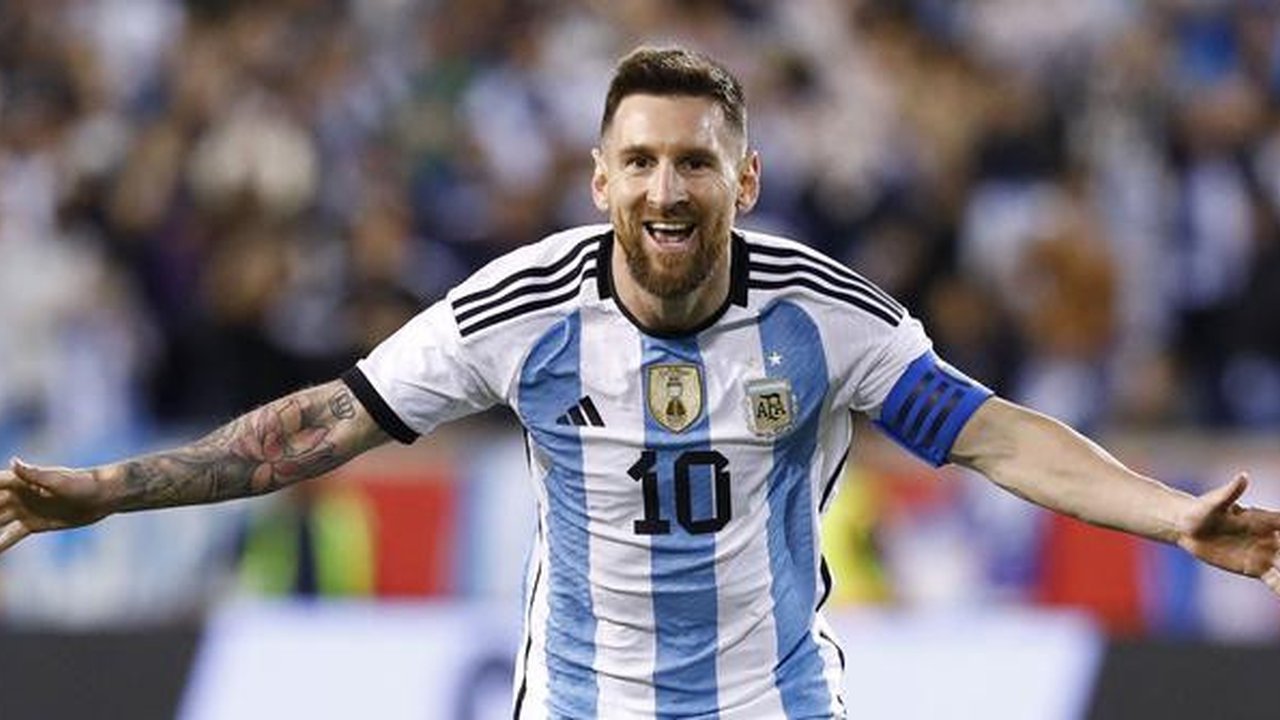 Lionel Messi. menjadi Sosok paling berpengaruh di Timnas Argentina saat ini, pemain berusia 35 tahun ini tercatat telah mengoleksi 19 caps dengan torehan 6 gol dan 5 assist bersama Argentina
