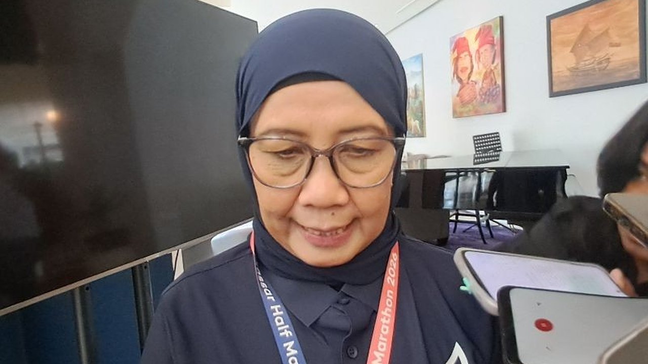 Panitia Telkomsel Makassar Half Marathon (MHM) 2026 mengklaim melibatkan delapan UMKM lokal dalam produksi goody bag, namun polemik muncul terkait kualitas dan transparansi pelibatan UMKM yang memicu pertanyaan publik.