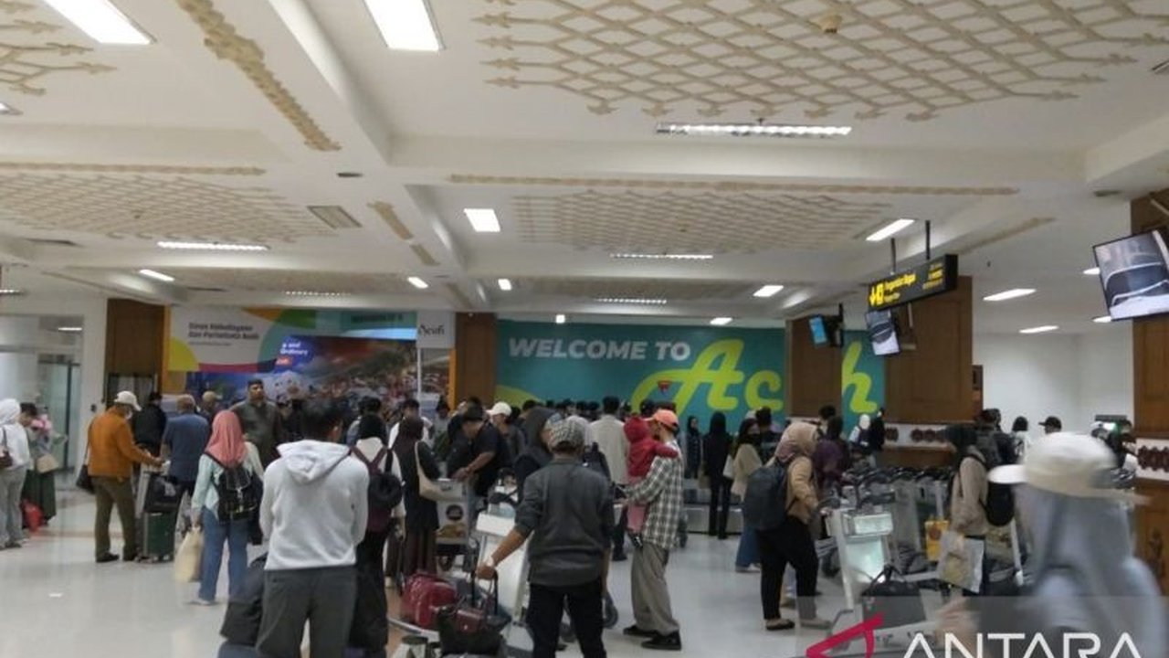 Bandara Internasional Sultan Iskandar Muda (SIM) mencatat penurunan jumlah penumpang signifikan hingga 46 persen selama periode Idul Adha, diduga akibat harga tiket pesawat yang tinggi.