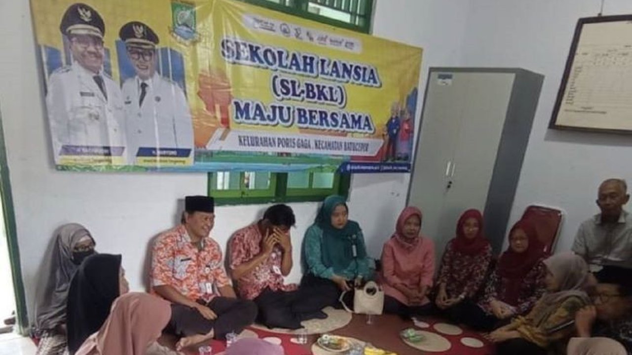 Pemkot Tangerang berkomitmen mewujudkan lansia produktif, sehat, dan mandiri melalui beragam program inovatif, dari sekolah lansia hingga layanan psikolog. Simak upaya Pemkot Tangerang.