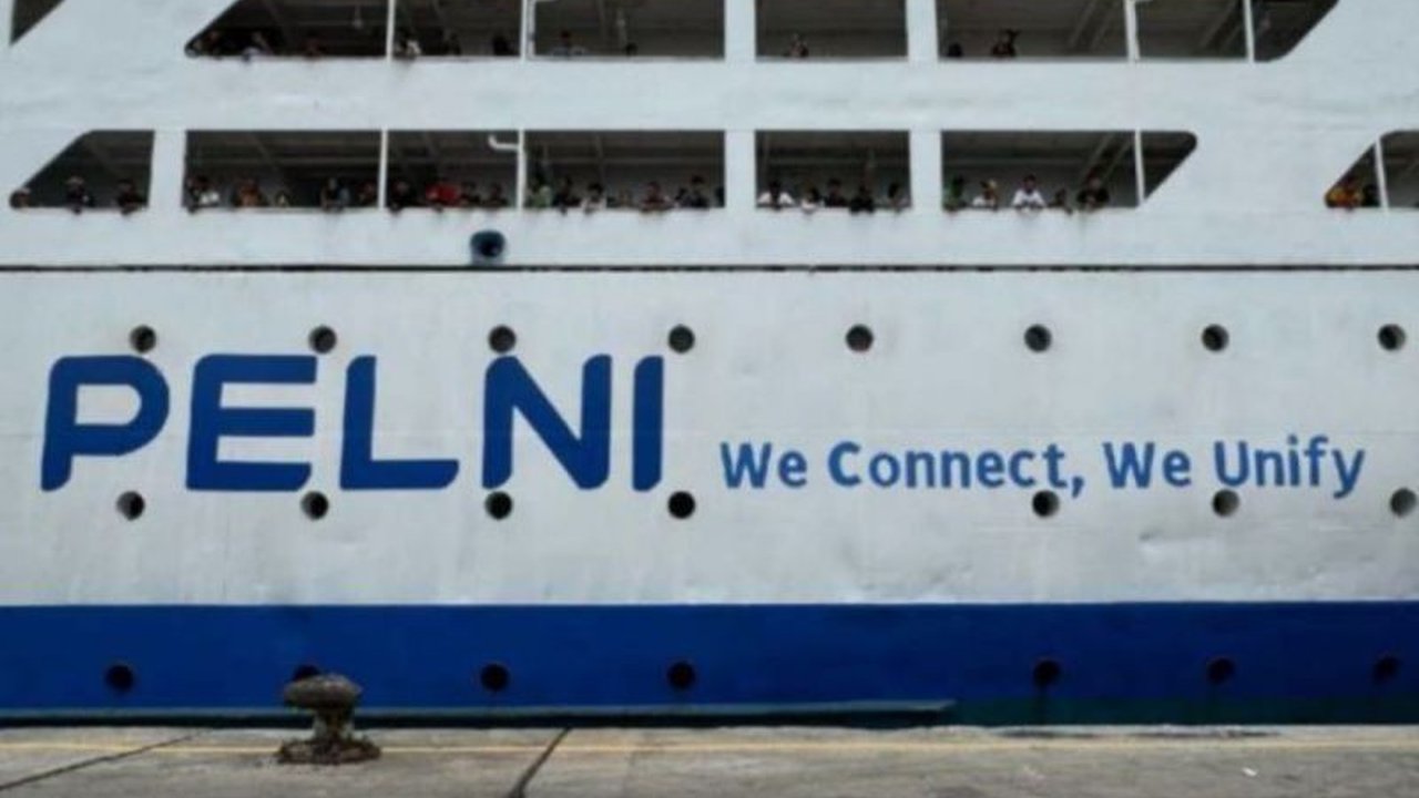 PT Pelni Cabang Medan mencatat lonjakan signifikan Arus Mudik Idul Adha, dengan 2.600 penumpang berangkat dari Pelabuhan Belawan pada H-1. Simak detail persiapan dan imbauan penting.