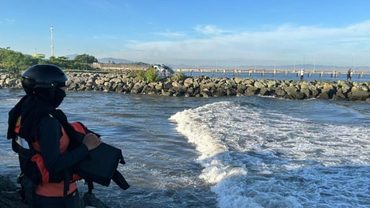 Tim SAR gabungan di Mataram terus melakukan pencarian intensif terhadap dua anak yang dilaporkan hilang terseret ombak di kawasan Pantai Ampenan, memicu kekhawatiran dan harapan agar segera ditemukan.