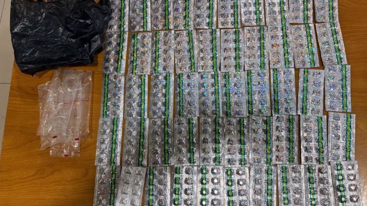 Polres Metro Jakarta Pusat berhasil membongkar peredaran obat keras Tramadol di Tanah Abang dengan menangkap AR (37) dan menyita ratusan butir pil ilegal, menindaklanjuti keresahan masyarakat.