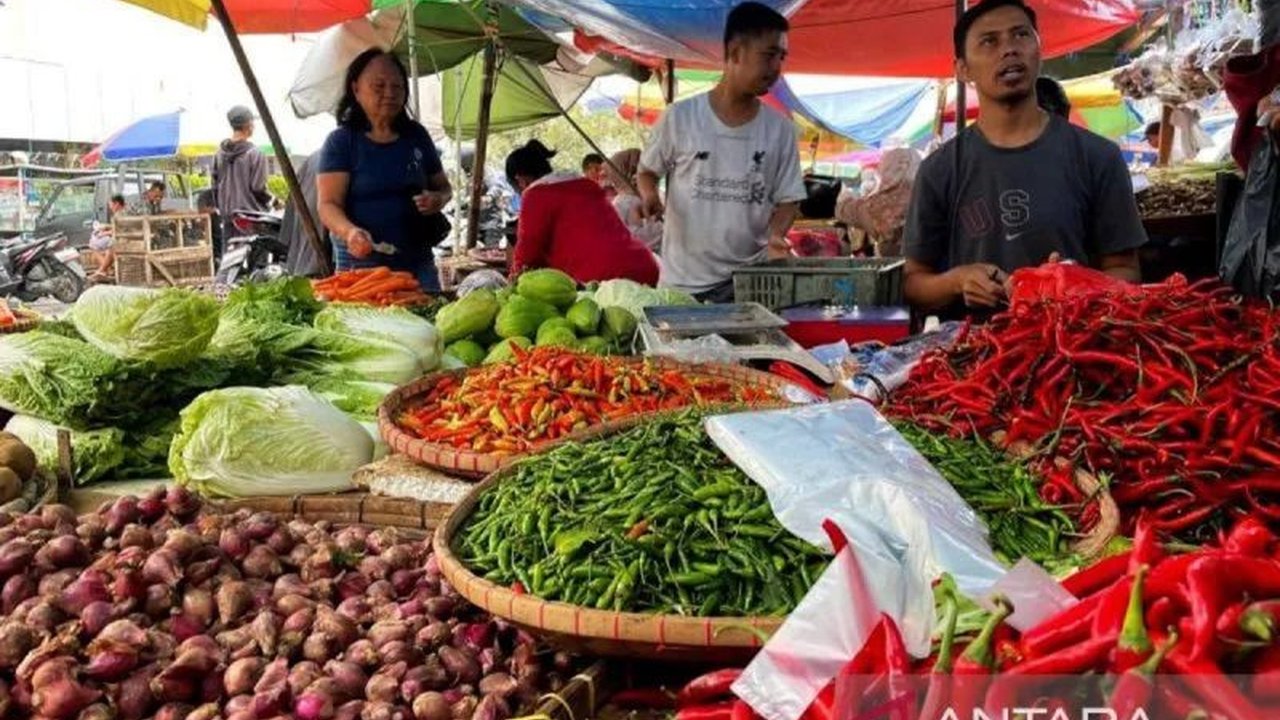 Pusat Informasi Harga Pangan Strategis (PIHPS) Nasional merilis data terbaru, menunjukkan lonjakan harga pangan nasional seperti cabai rawit merah yang mencapai Rp82.450/kg dan telur ayam ras Rp30.500/kg, menarik perhatian publik.