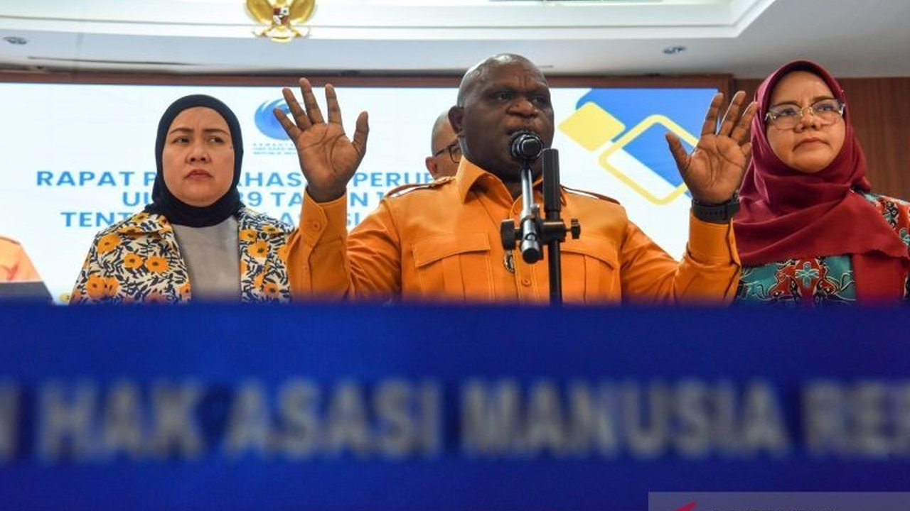 Revisi UU HAM 1999 merupakan langkah penting dalam Reformasi HAM, memastikan perlindungan hak asasi adaptif terhadap tantangan zaman, termasuk di ruang digital, dan memperkuat Komnas HAM.