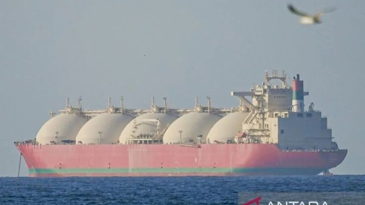 Komando Pusat AS (CENTCOM) mengeluarkan peringatan keras terkait Ancaman CENTCOM Selat Hormuz, siap menargetkan kapal penyebar ranjau di jalur air strategis tersebut. Apa pemicu ketegangan ini?