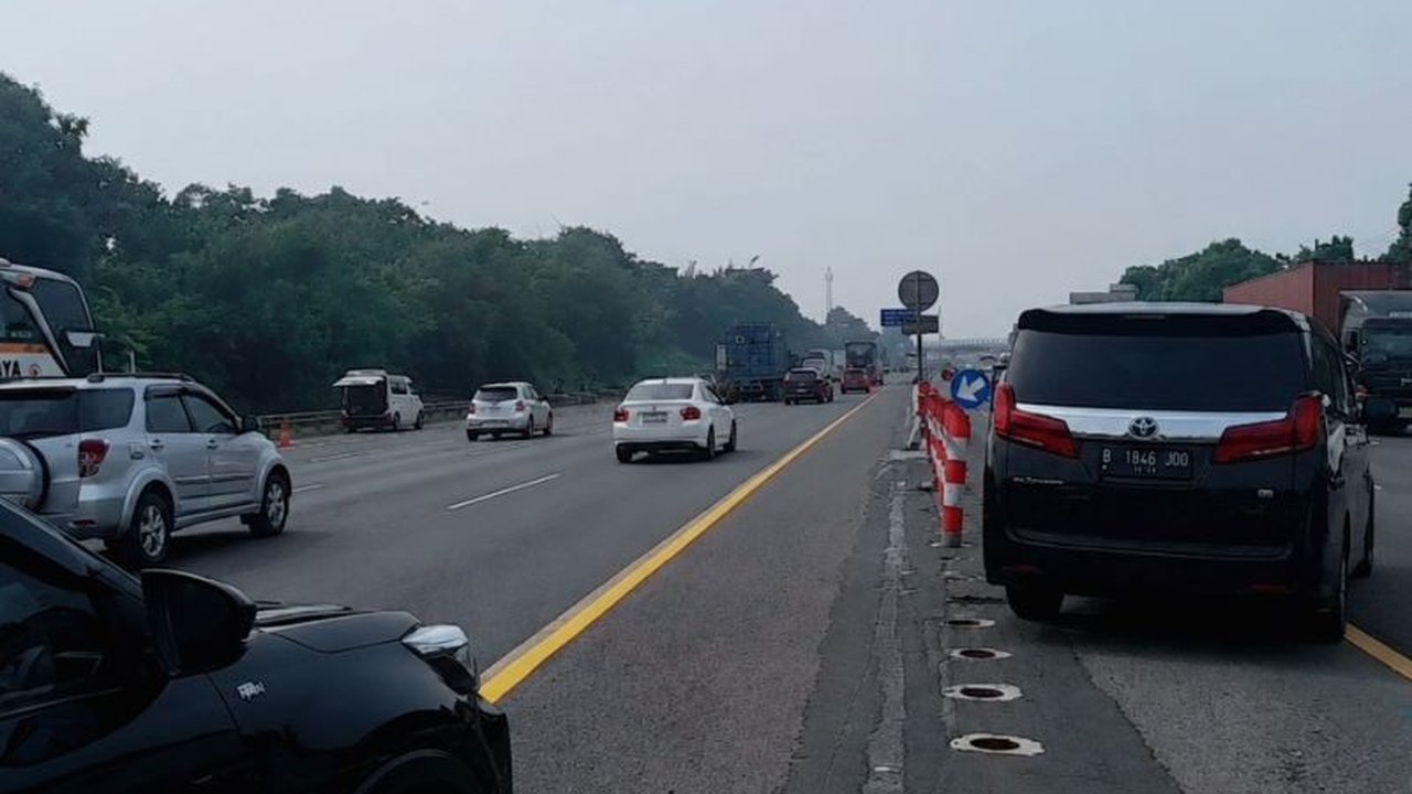 PT Jasamarga Transjawa Tol (JTT) memberlakukan rekayasa lalu lintas contraflow Tol Japek di ruas Jakarta-Cikampek untuk mengurai kepadatan arus kendaraan jelang libur panjang Waisak dan Hari Lahir Pancasila.