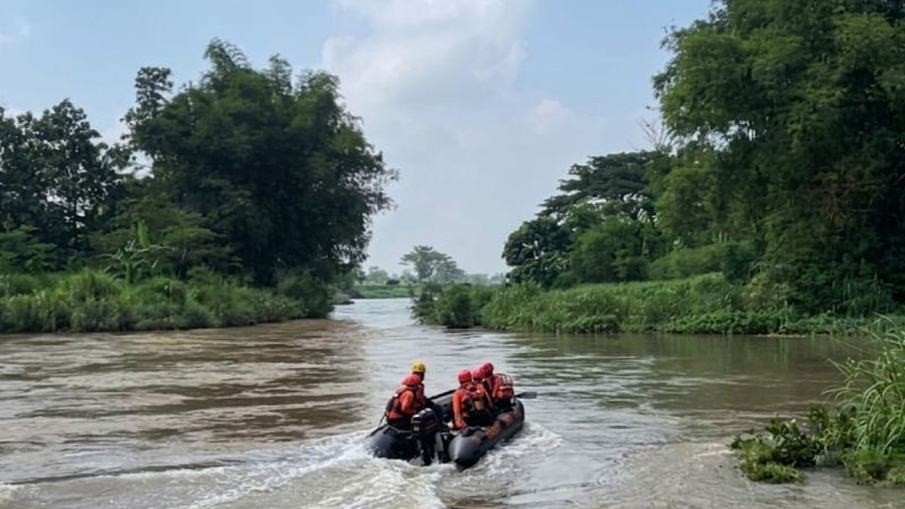 Tim SAR gabungan terus melakukan pencarian perempuan hilang berinisial PC (26) di aliran Sungai Brantas, Tulungagung, Jawa Timur. Kondisi arus deras Sungai Brantas menjadi tantangan utama dalam operasi pencarian perempuan hilang ini.