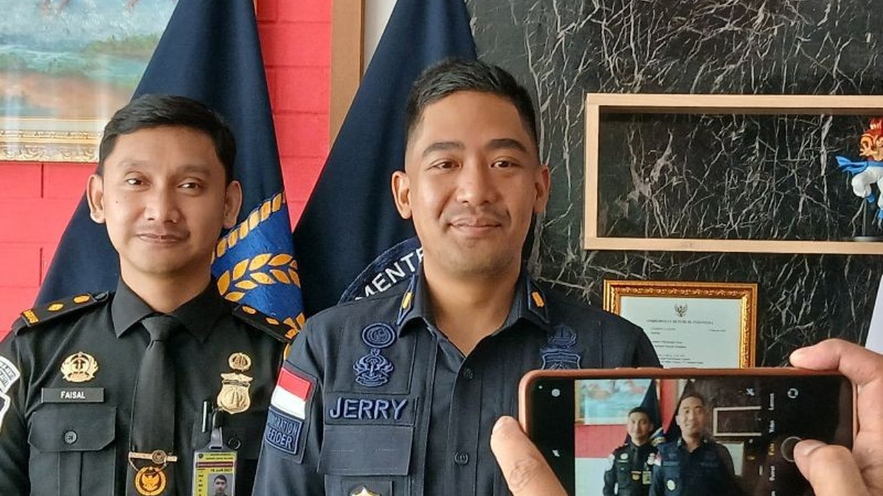 Imigrasi Bandara Soekarno-Hatta berhasil mengungkap dua modus haji ilegal yang marak digunakan, mulai dari visa wisata hingga visa kerja. Penindakan tegas terhadap travel nakal terus dilakukan.