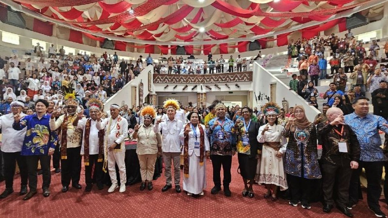 Wakil Menteri Dalam Negeri Ribka Haluk menyerukan Konferensi Analisis Papua Strategis (APS) menjadi wadah penting merumuskan arah pembangunan Papua yang inklusif, berpihak OAP, serta melestarikan kearifan lokal.
