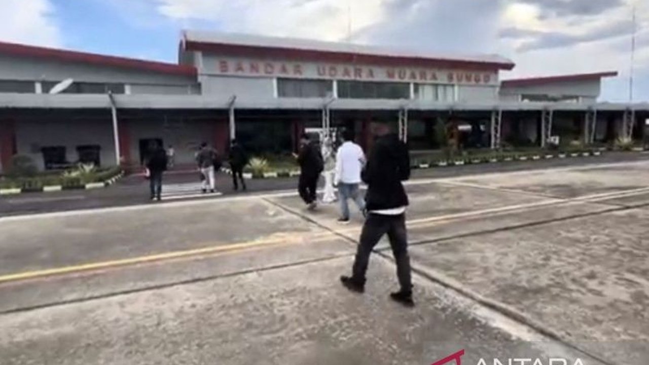 Konektivitas udara di Jambi semakin meningkat! Batik Air akan segera membuka rute baru penerbangan langsung dari Bandara Bungo Jambi menuju Bandara Internasional Soekarno-Hatta Jakarta, mulai 15 Juni 2026, menjanjikan dampak positif bagi perekonomian dan.