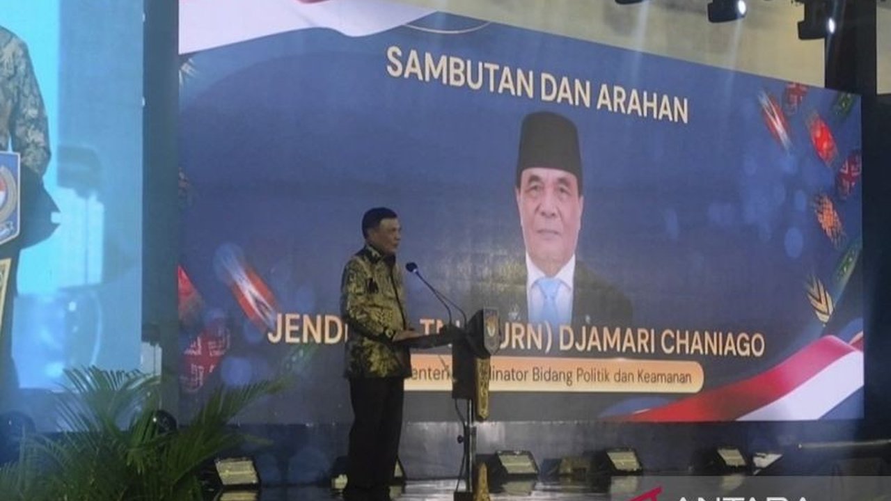Menkopolkam Djamari Chaniago menyerukan pemerintah daerah di Sulawesi untuk memperkuat sinergi, menjaga stabilitas keamanan, dan meningkatkan kesejahteraan masyarakat.