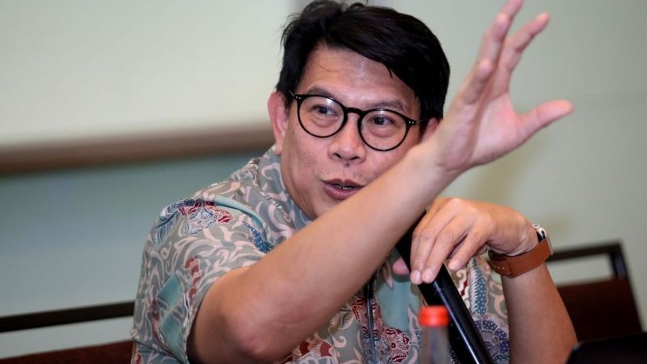 IESR menilai keberhasilan Program PLTS 100 GW bergantung pada fondasi implementasi yang cepat dan terukur, bukan hanya target kapasitas besar, demi transformasi energi bersih Indonesia.