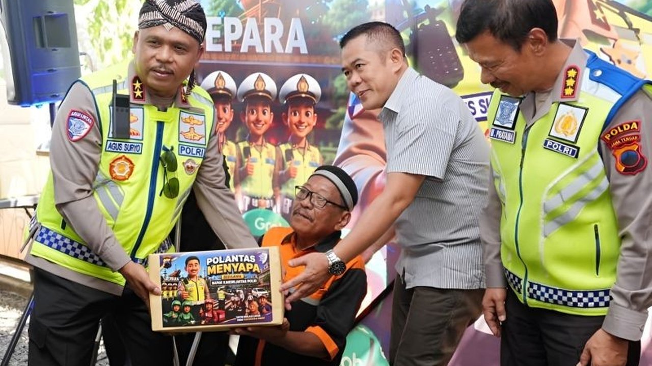 Irjen Pol. Agus Suryonugroho, Kakorlantas Polri, hadir di Jepara untuk perkuat kedekatan Polri dengan masyarakat di Jepara, termasuk ojek daring dan difabel, melalui program 
