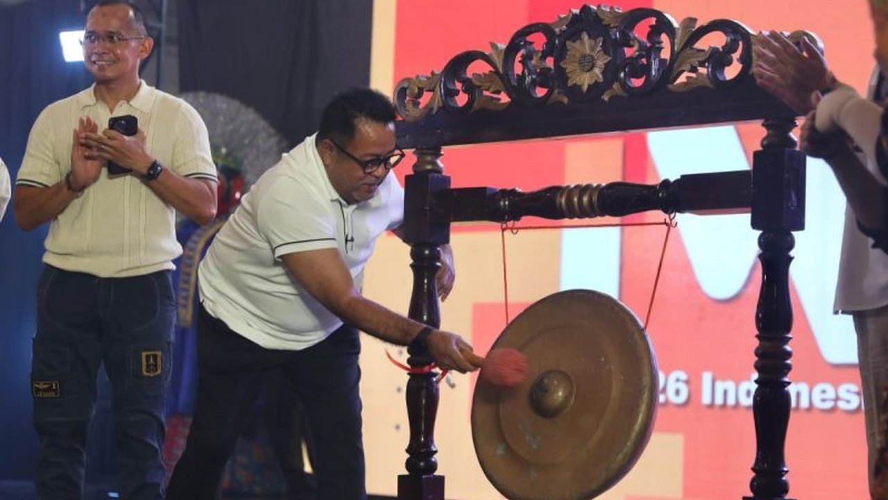 Wakil Gubernur DKI Jakarta Rano Karno menyoroti IWDF Jakarta 2026 sebagai pendorong utama ekonomi kreatif dan penguat identitas budaya kota, menarik ribuan peserta serta pengunjung.
