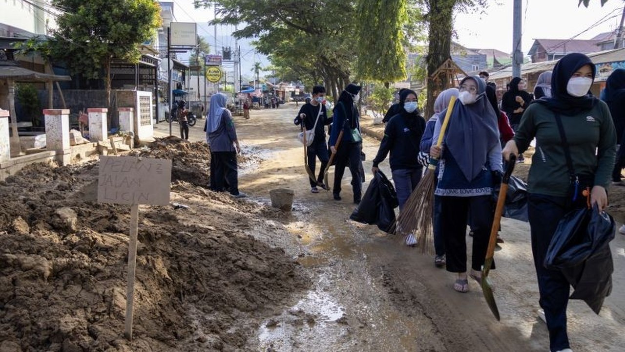 Pemerintah Kota Padang serius tangani banjir dengan alokasi Rp110 miliar untuk perbaikan drainase. Simak detail upaya perbaikan drainase Padang dan rencana jangka panjangnya.