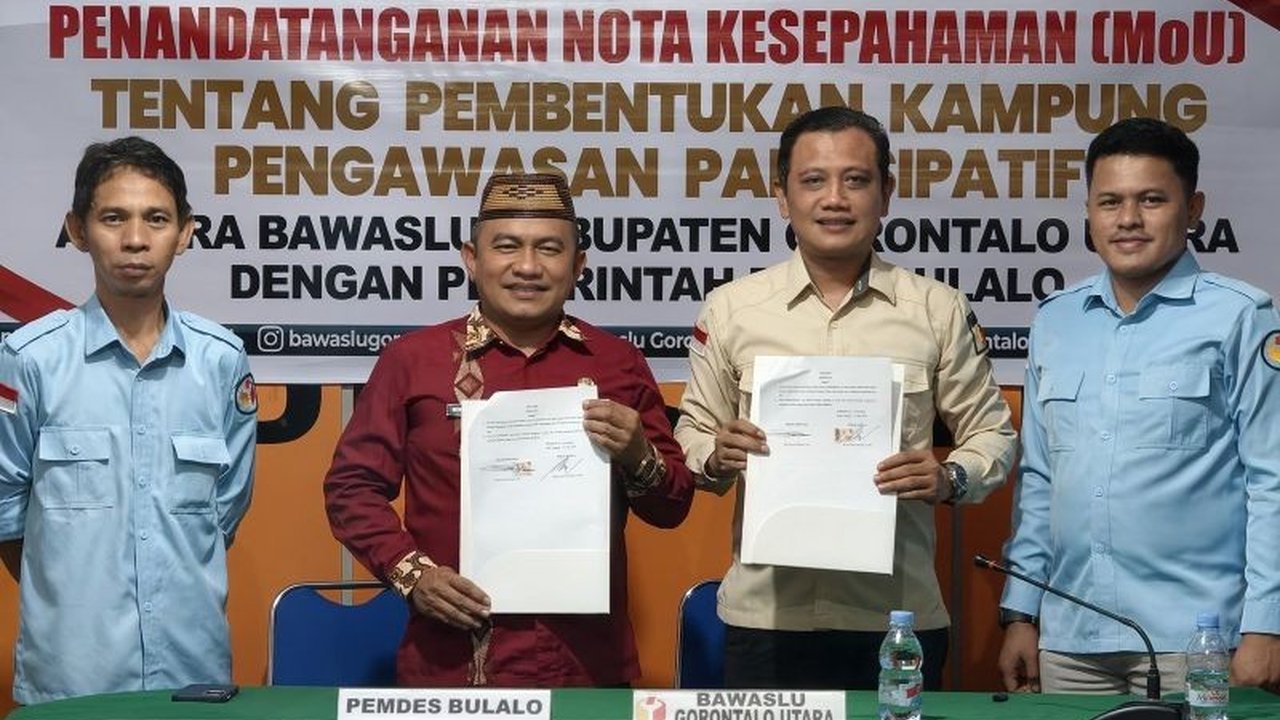 Bawaslu Gorontalo Utara meresmikan program Kampung Pengawasan di Desa Bulalo, Kecamatan Kwandang. Inisiatif ini bertujuan memperkuat pengawasan partisipatif dan meningkatkan kesadaran demokrasi di tengah masyarakat.