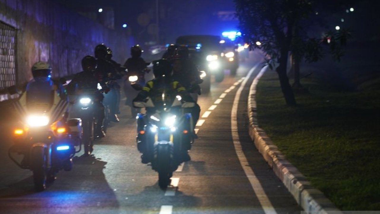 Polres Metro Bekasi mengintensifkan Patroli Malam dengan puluhan personel gabungan untuk menekan aksi begal dan kejahatan jalanan lain yang meresahkan masyarakat di Kabupaten Bekasi.