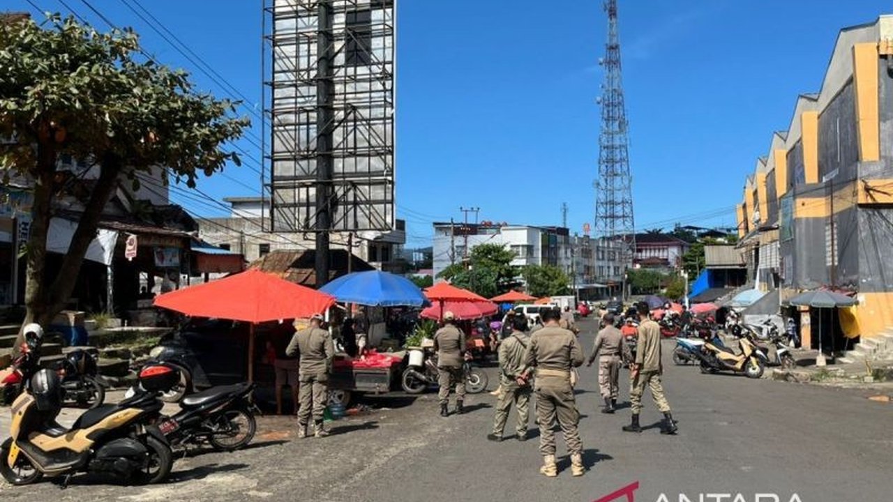 Pemerintah Kota Bengkulu gencar melakukan penertiban minuman beralkohol ilegal di warung dan pertokoan, menanggapi keresahan masyarakat dan menegakkan Perda demi generasi muda.