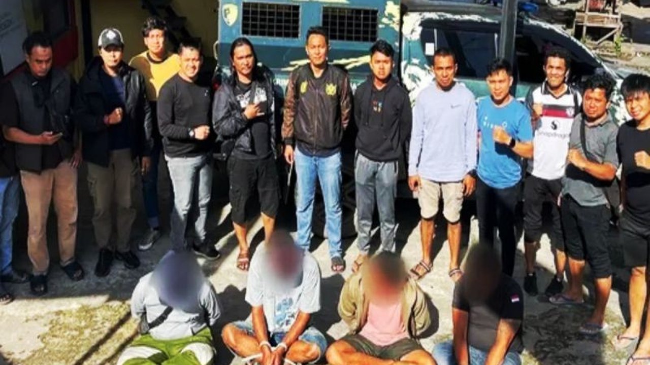 Polresta Banjarmasin berhasil menertibkan praktik premanisme di sejumlah SPBU, membuat antrean BBM kendaraan logistik lebih lancar dan tertib. Bagaimana dampak positifnya bagi distribusi barang?
