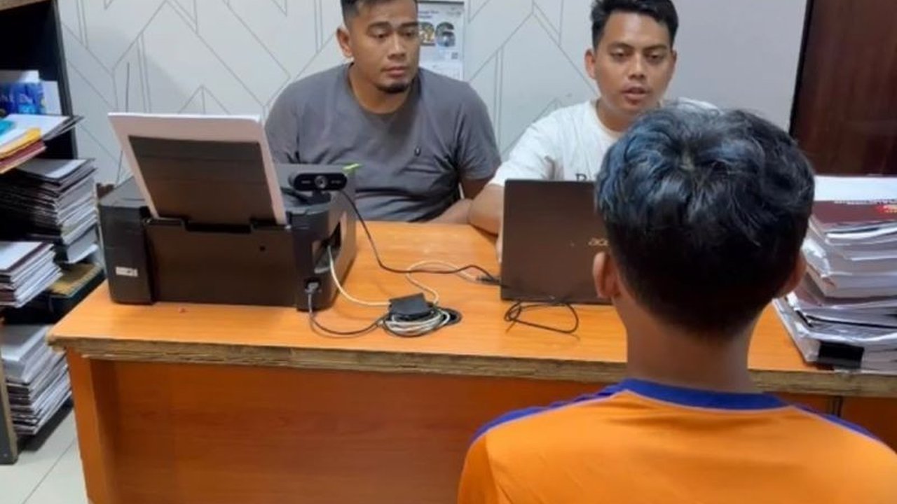 Polres Karawang mengungkap kasus curanmor Karawang berkat jejak digital di Facebook, menelusuri penjualan motor curian. Teknologi bantu penegakan hukum.