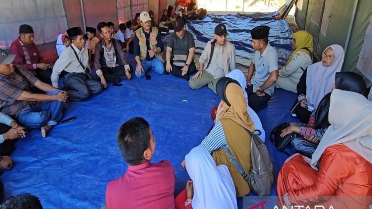 Dua belas sekolah di Aceh Tengah masih belajar di tenda darurat pasca bencana banjir dan tanah longsor akhir 2025. Pemkab terus mencari solusi untuk Sekolah Darurat Aceh Tengah agar siswa bisa belajar nyaman.